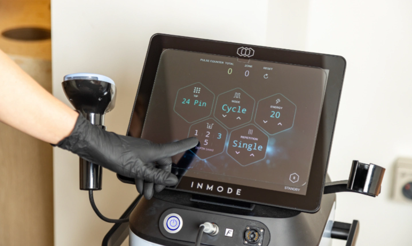Choose the Right Body Contour Clinic and Treatment: 3 Things That Matter Most 3 Technician adjusting a touchscreen device during body contour clinic and treatments with advanced equipment in a clean treatment room.